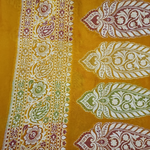 Fine embroidered saree - Picture 7 of 13